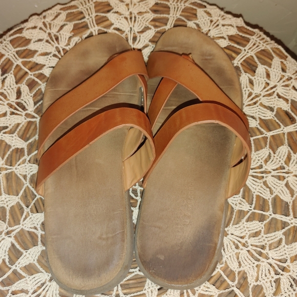 Comfy Soles Bamboo Chestnut Brown Strappy Sandals - Picture 10 of 11